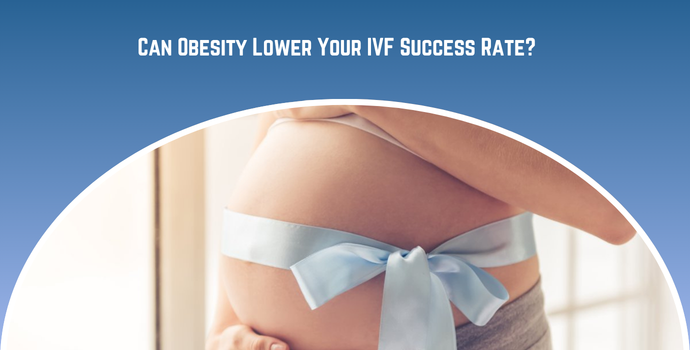 Pregnant belly with a light blue ribbon tied around, on a blue gradient banner about obesity and IVF success.